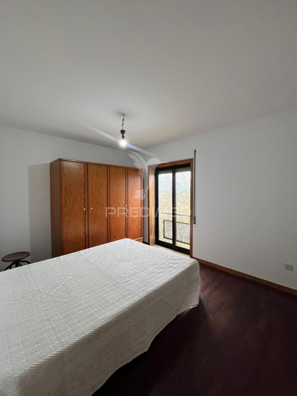 Apartamento t2 em creixomil com garagem