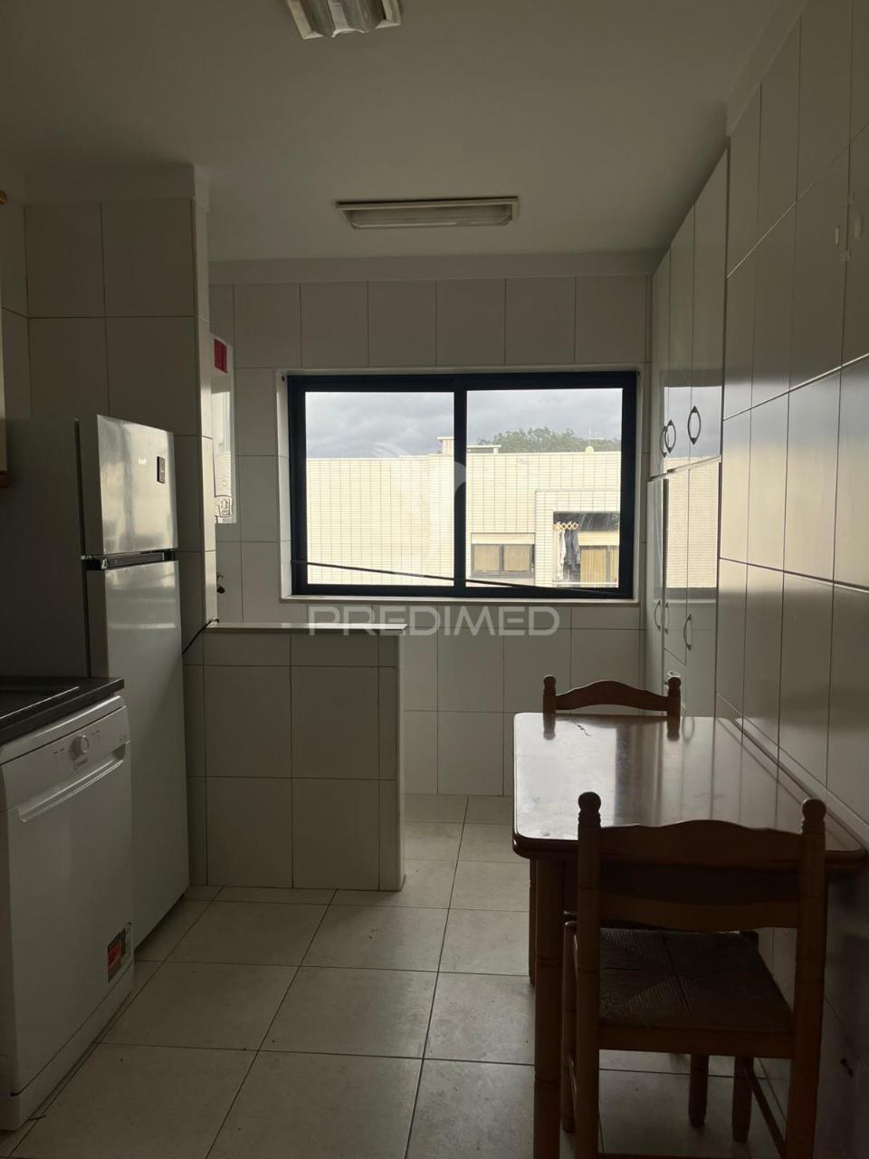 Apartamento t2 em creixomil com garagem