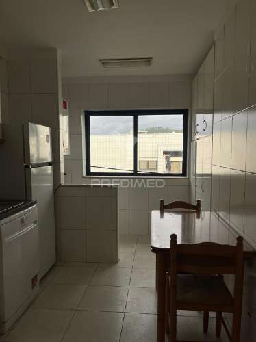 Apartamento t2 em creixomil com garagem