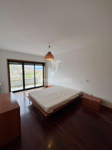 Apartamento t2 em creixomil com garagem