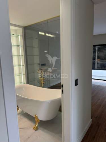 Moradia t3 contemporânea de elevada qualidade, com design distinto e jardim paisagístico