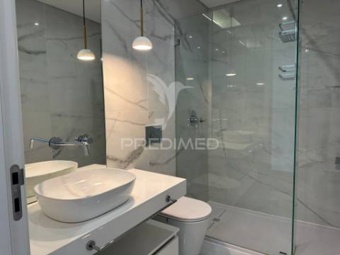 Moradia t3 contemporânea de elevada qualidade, com design distinto e jardim paisagístico