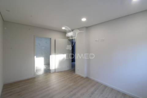 T1 novo com terraço e e estacionamento privativo em alfena