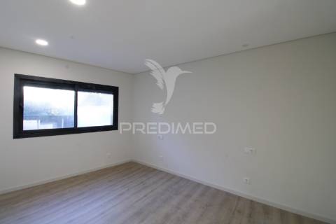 T1 novo com terraço e e estacionamento privativo em alfena