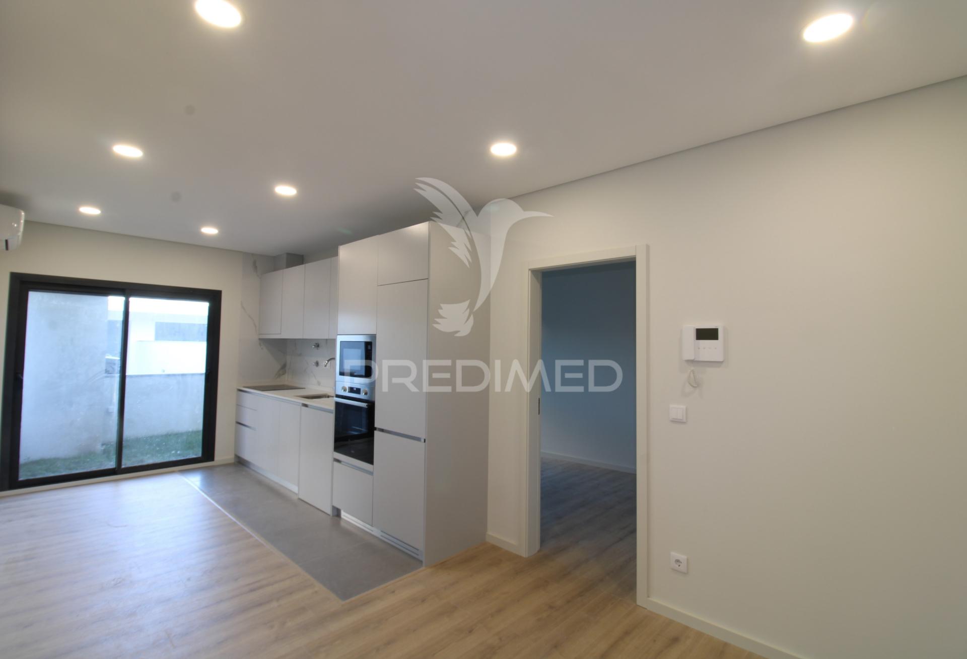 T1 novo com terraço e parqueamento em alfena