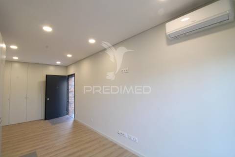 T1 novo com terraço e parqueamento em alfena