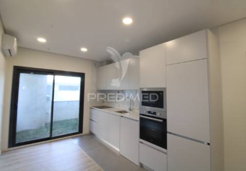 T1 novo com terraço e parqueamento em alfena