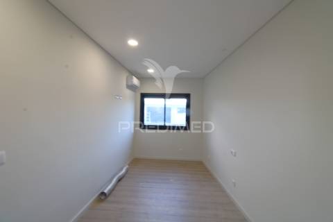 T1 novo com terraço e parqueamento em alfena