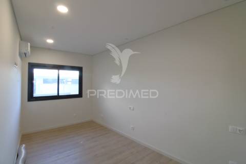 T1 novo com terraço e parqueamento em alfena