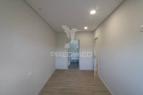 T1 novo com terraço e parqueamento em alfena