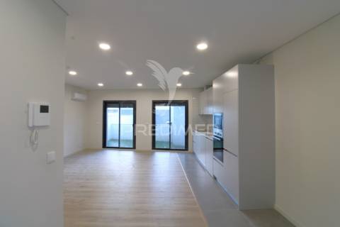 T0 novo com terraço em alfena