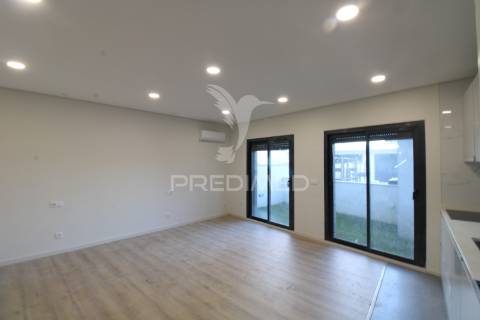 T0 novo com terraço em alfena