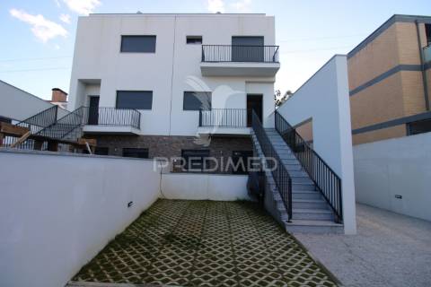 T0 novo com terraço em alfena