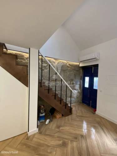 Estúdio t1 mezzanino junto à trindade, centro do porto