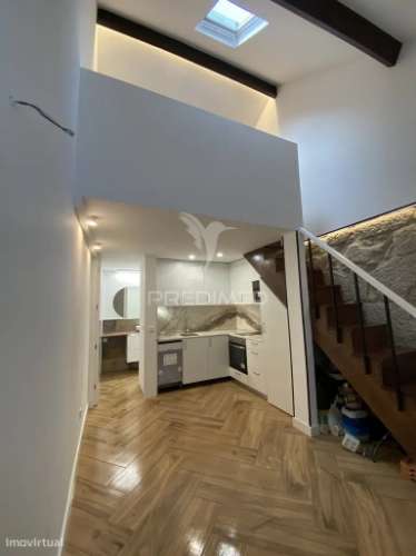 Estúdio t1 mezzanino junto à trindade, centro do porto