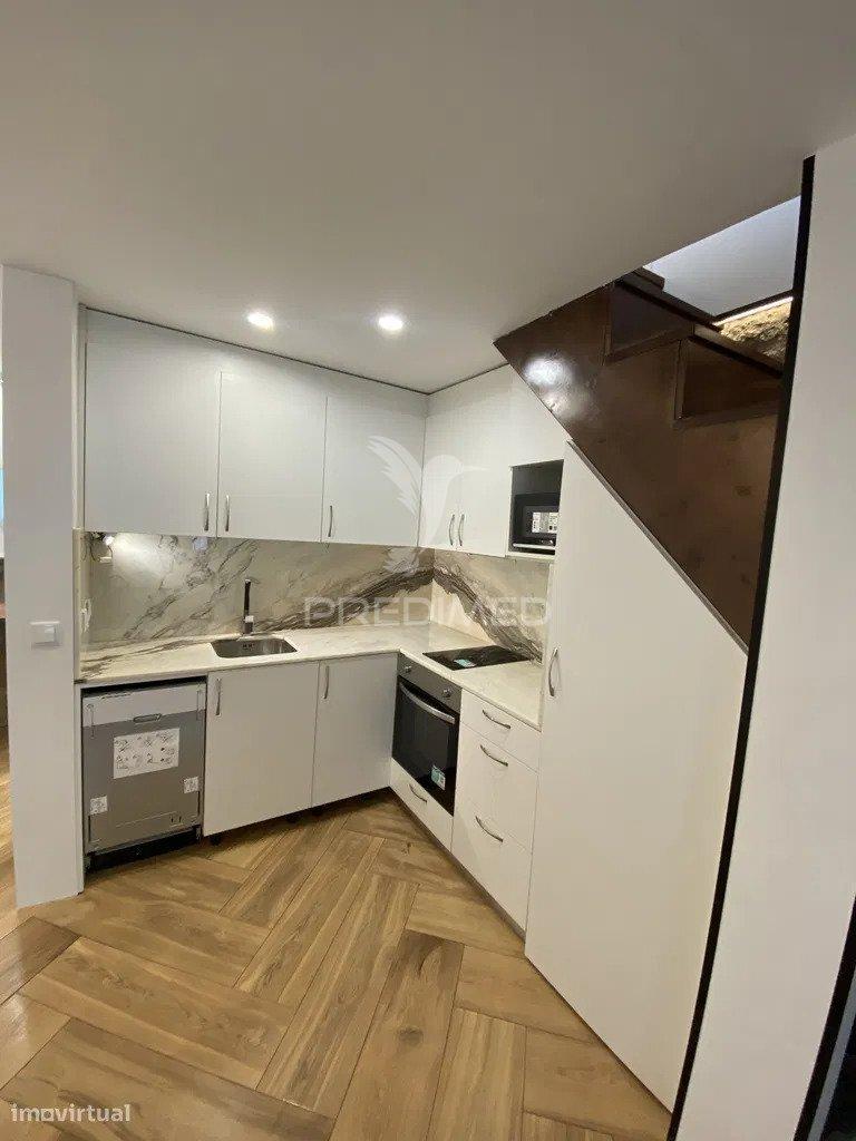 Estúdio t1 mezzanino junto à trindade, centro do porto