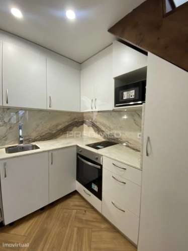 Estúdio t1 mezzanino junto à trindade, centro do porto