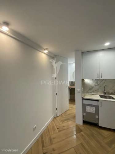 Estúdio t1 mezzanino junto à trindade, centro do porto