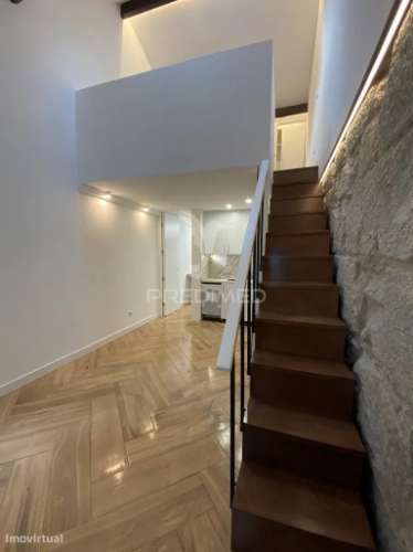 Estúdio t1 mezzanino junto à trindade, centro do porto