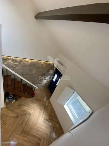 Estúdio t1 mezzanino junto à trindade, centro do porto