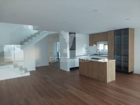 Moradia térrea isolada t3 c/ piscina