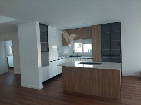 Moradia térrea isolada t3 c/ piscina