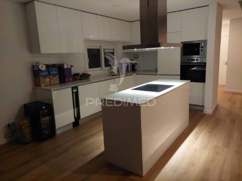 Moradia térrea isolada t3 c/ piscina