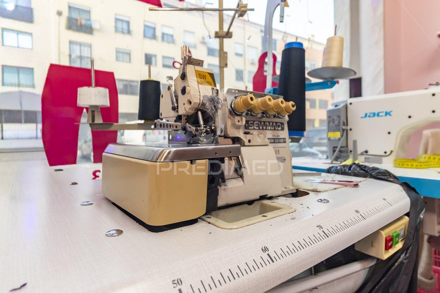 Loja comercial à venda - boa localização - quinta do conde.