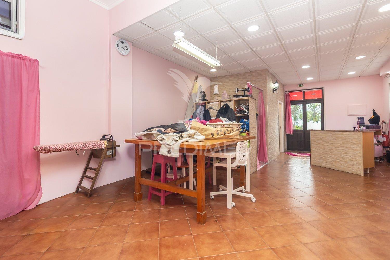 Loja comercial à venda - boa localização - quinta do conde.