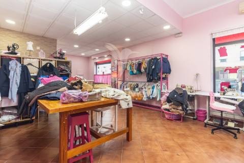 Loja comercial à venda - boa localização - quinta do conde.