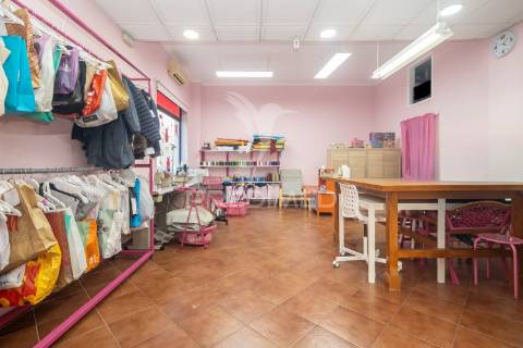 Loja comercial à venda - boa localização - quinta do conde.