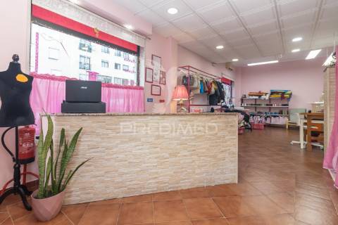 Loja comercial à venda - boa localização - quinta do conde.