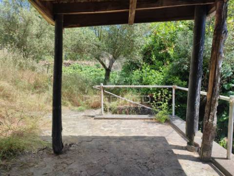 Venda de terreno com ruinas