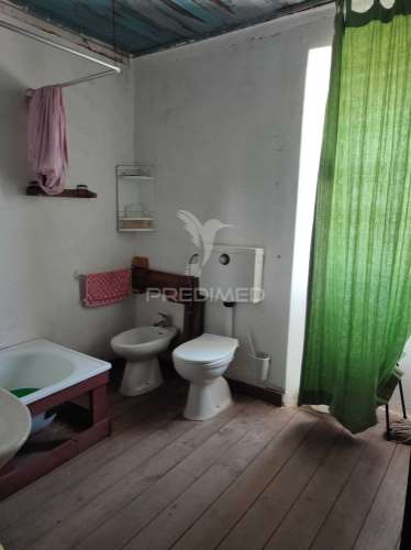 Venda de terreno com ruinas