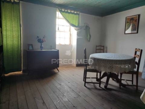 Venda de terreno com ruinas