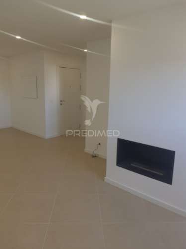 Apartamento -rua doutora paula calado nº 3 -emp. rainha cláudia-elvas