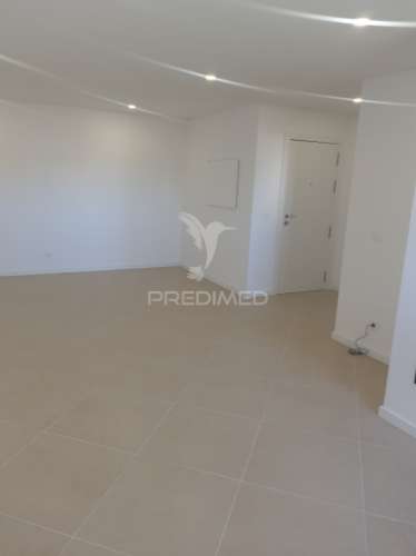 Apartamento -rua doutora paula calado nº 3 -emp. rainha cláudia-elvas