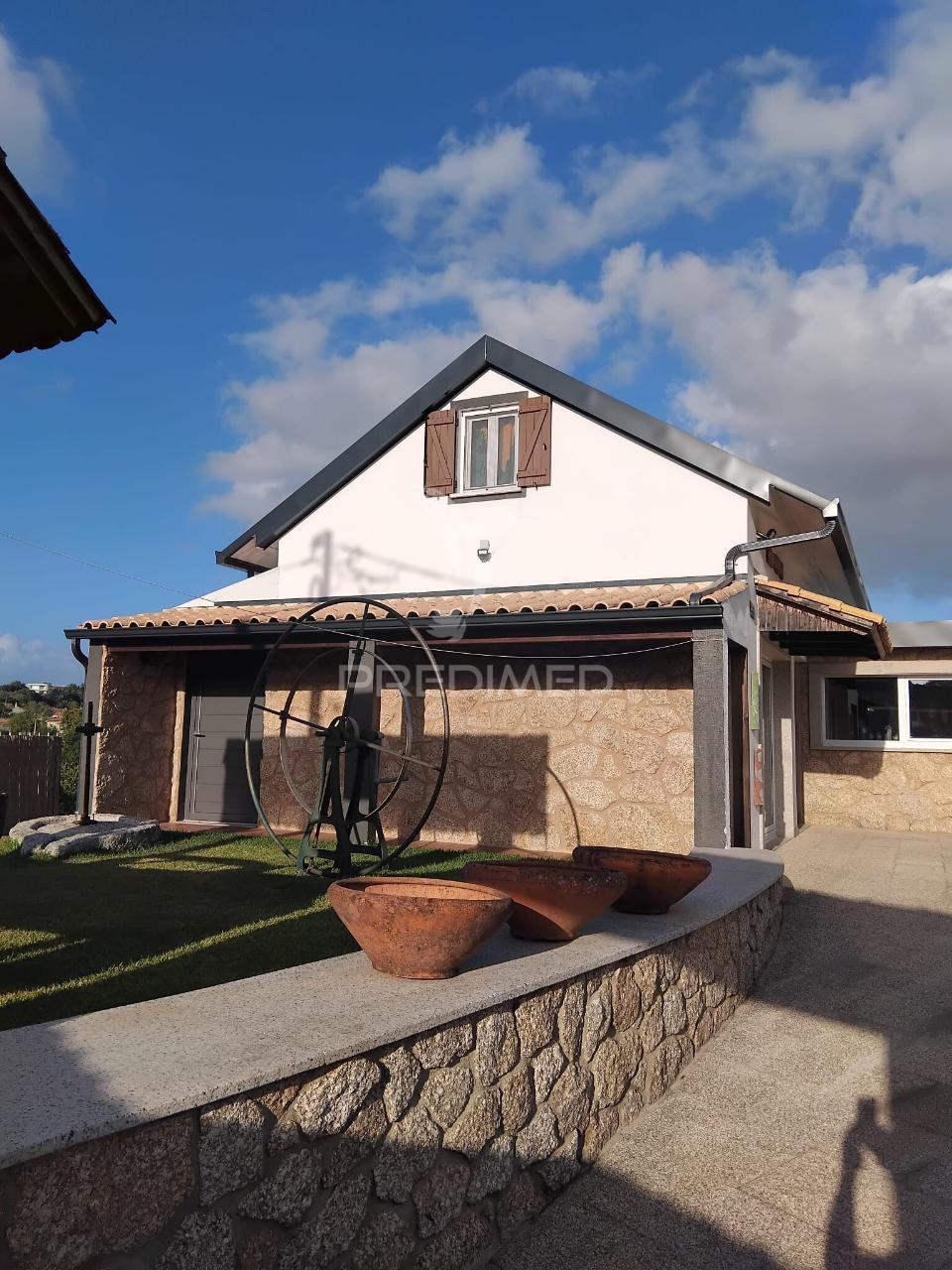 ? moradia t3 com piscina em monção – zona privilegiada