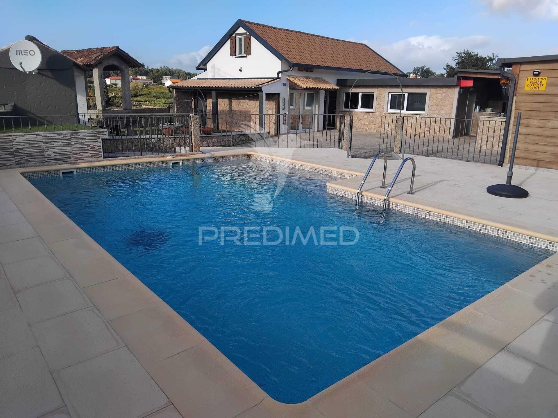 ? moradia t3 com piscina em monção – zona privilegiada