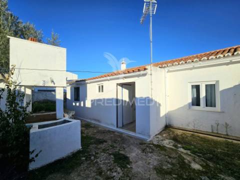 Moradia t3 em santa bárbara, castro verde