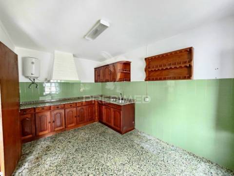 Moradia t2 e terreno urbano no rolão, castro verde