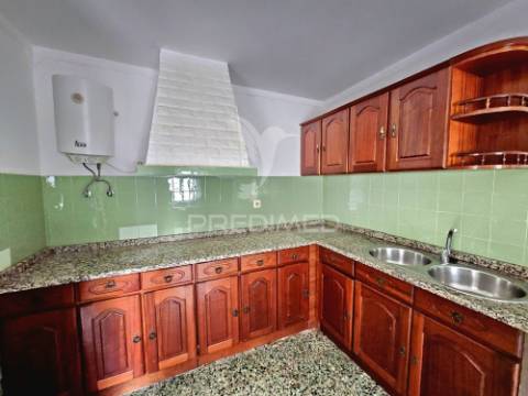 Moradia t2 e terreno urbano no rolão, castro verde