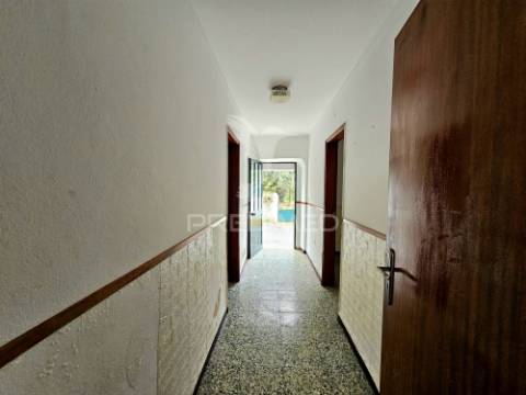 Moradia t2 e terreno urbano no rolão, castro verde