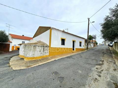 Moradia t2 e terreno urbano no rolão, castro verde