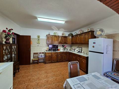 Moradia térrea t3 em casével, castro verde