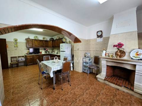 Moradia térrea t3 em casével, castro verde