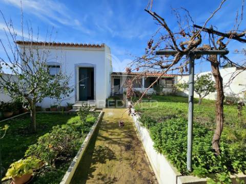 Moradia térrea t3 em casével, castro verde