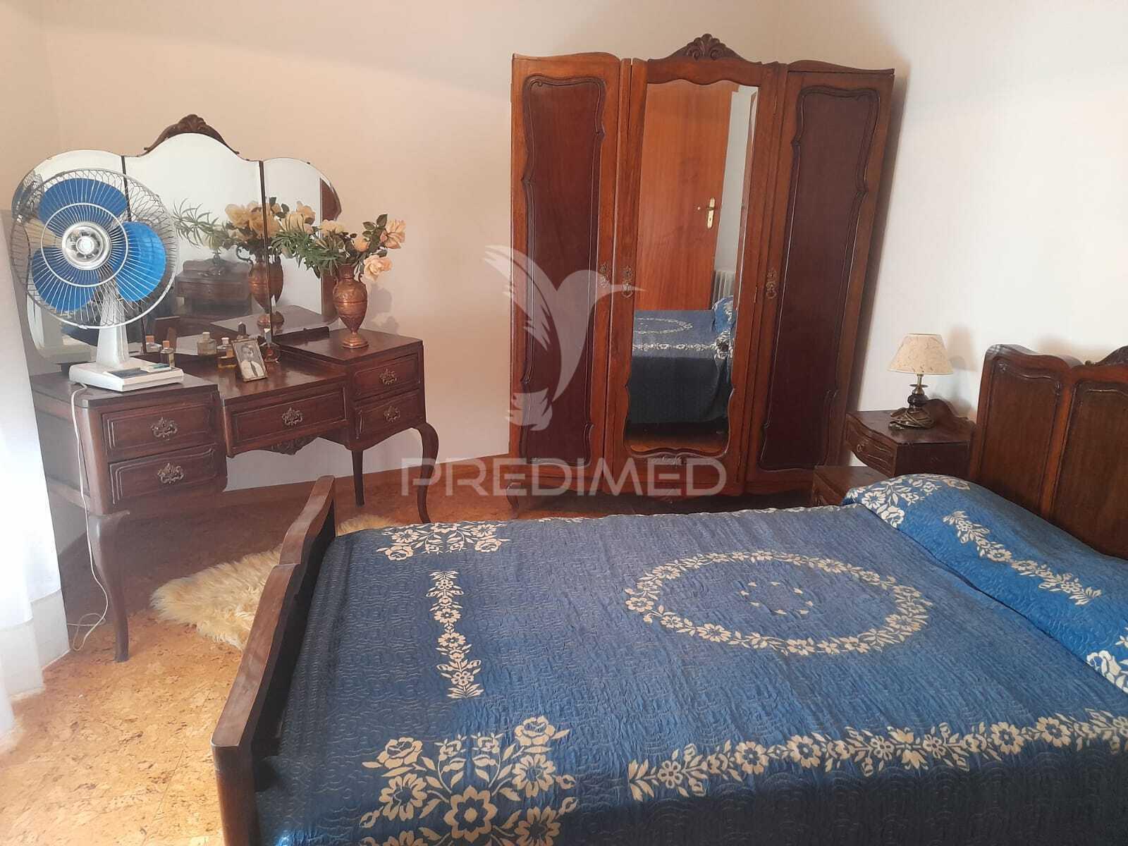 Moradia t5 em pias com quintal e garagem