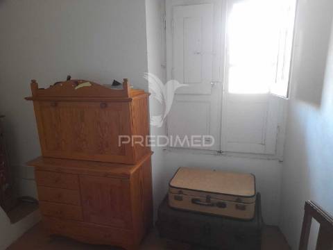 Moradia t5 em pias com quintal e garagem