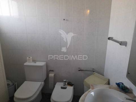 Moradia t5 em pias com quintal e garagem